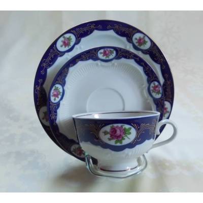 Sehr schöne Sammeltasse aus weißem Porzellan Echt Kobalt mit Rosenmotiv Vintage