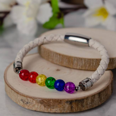 LGBTQ+ Pride Armband – Weißes Echtleder & Glasperlen | Handgemacht, wählbare Länge