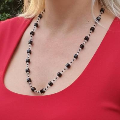 Black Ice – Handgemachte Unisex-Glasperlen-Halskette Schwarz & Kristallklar | Stärke & Eleganz