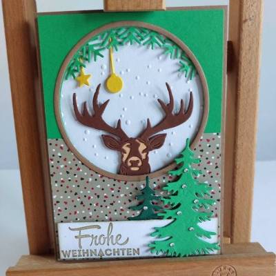 Edle Weihnachtskarte grün/braun mit Hirsch – Klappkarte mit Glitzer & geprägtem Kuvert