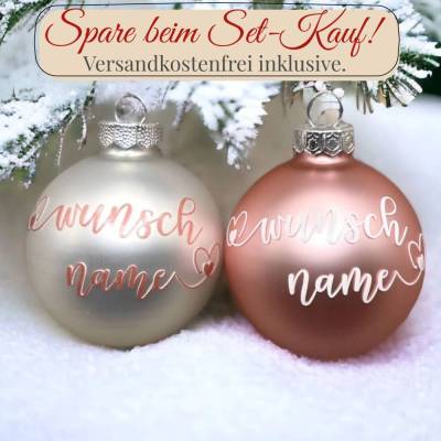 Personalisierte matt rosa oder weiße Weihnachtskugeln aus Glas, Christbaumkugeln mit Name in Herzschrift