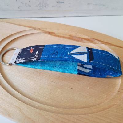 Kurzes Schlüsselband Patchwork Low Waste – Unikat aus Stoffresten, 3 cm breit, 16 cm Stofflänge
Maritim