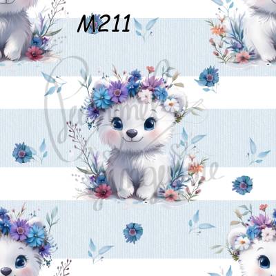 M211 „Blumen-Eisbär – Zartes Pastell-Design mit Kranz & Streifenhintergrund“