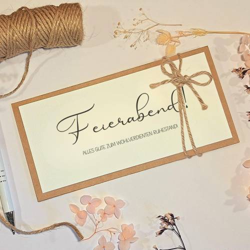 Glückwunschkarte Ruhestand – liebevoll handgemachte Feierabend Karte mit Juteschleife & Gutscheinfach – Abschied Kollege/Kollegin – 21 x 10,5 cm