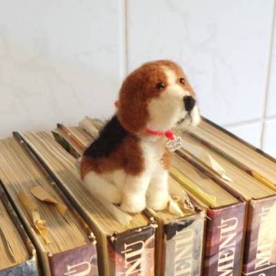 personalisiertes Lesezeichen nach dem Foto des Hundes - Filzhund für den Adventskalender