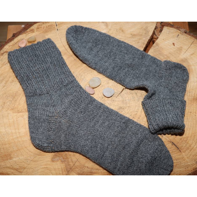 Handgestrickte Socken Größe 45/46 grau – warme Wollsocken Handarbeit Spende