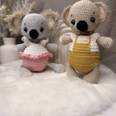 Handgehäkelte Koalas – Amigurumi Kuscheltier ca. 20 cm – Geschenk zur Geburt oder Deko fürs Kinderzimmer