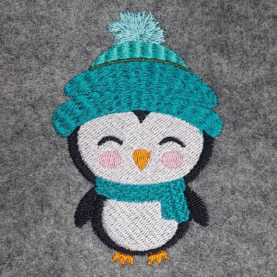 Pinguin mit Strickmütze Stickdatei 12-14x18cm – Winterliches Stickmuster für Stickmaschinen