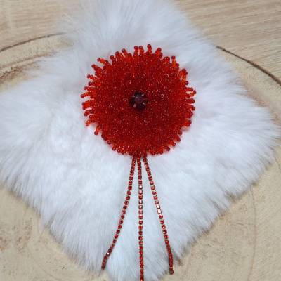 Handgefertigte Brosche „Rote Blüte“ – Ø ca. 5,5 cm + Fransen, Anstecknadel, Handarbeit