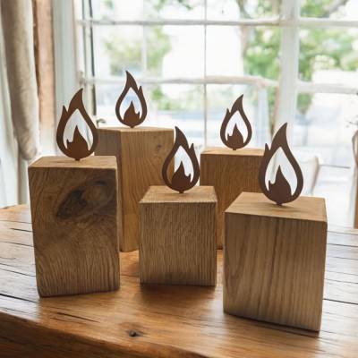 XL Dekokerze aus Eiche mit Rostflamme handgefertigte nordische Deko für Eingangsbereich und Wohnzimmer