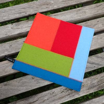 Filzuntersetzer aus Wolle in buntem Farbmix Rot-Grün-Blau