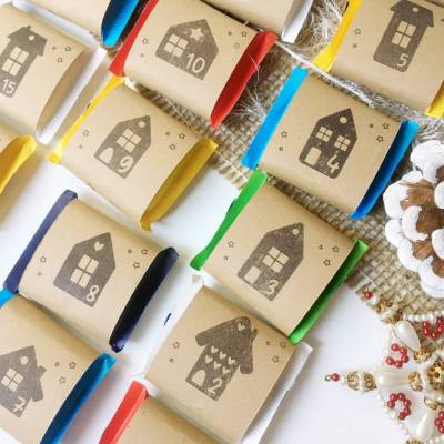 Adventskalender Bastelvorlage: 24 Banderolen für Mini Schokolade – Häuschen Design, PDF Druckvorlage, DIY Geschenkidee