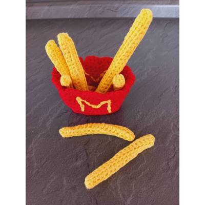 Pommes mit Mc Donalds Verpackung 6  x 8 cm Kinderküche Kaufmannsladen Lernspielzeug
