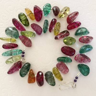 Exklusive Kette bunter Bergkristallzähne mit Perlen & Silber, Handarbeit, 51 cm