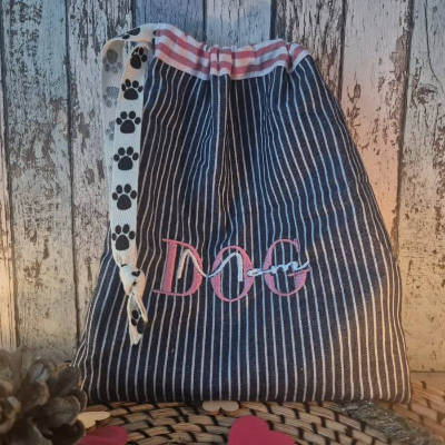 Dog Mom Stickdatei 12-14x18cm – Schriftzug für Hundemamas, sofortiger Download