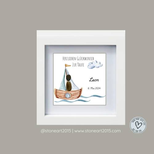 Taufgeschenk Junge • Steinbild Taufe • Personalisiertes Geschenk zur Taufe mit Boot & Rahmen