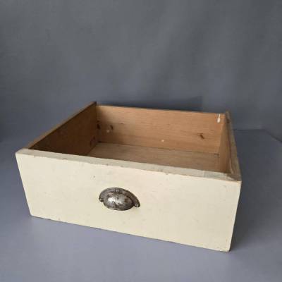 Alte Schublade mit Muschelgriff, Shabby 1940er