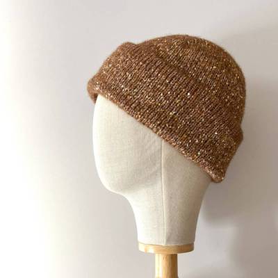 Handgestrickte Mütze GLITTER aus Wolle mit goldenen Pailletten – zimtblüte
