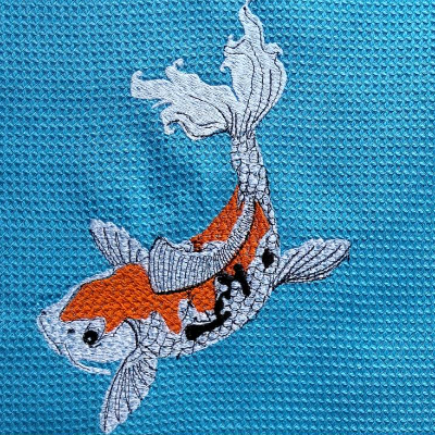 Koi Fisch Stickdatei 14x14cm bzw. 15x15cm – Japanisches Muster für Stickmaschine | Detaillierte Karpfen Stickerei