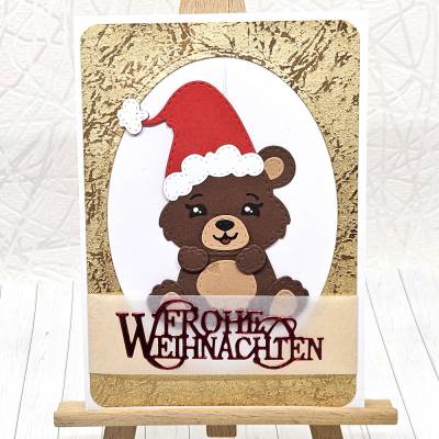 Handgemachte Weihnachtskarte A6 Bär mit Nikolausmütze – Umschlag & Dekoanhänger – Unikat