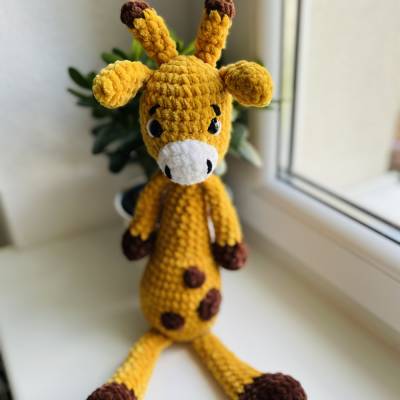 Handmade Polyester-Giraffe „Günther“ – Weiches Häkelkuscheltier für Kinder & Erwachsene