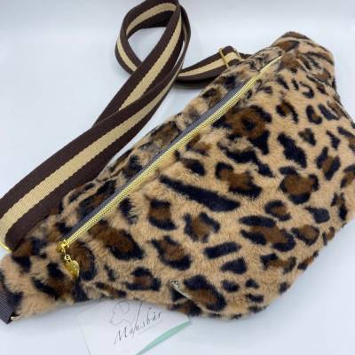 Crossbody-Bauchtasche groß Leoprint – Handmade Kunstfell, vielseitig & stylisch