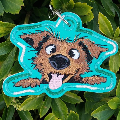 Hund crazy ITH Stickdatei 10x10cm – Lustiger Schlüsselanhänger & Taschenbaumler für Hunde-Fans