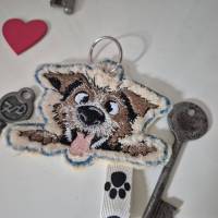 Hund crazy ITH Stickdatei 10x10cm – Lustiger Schlüsselanhänger & Taschenbaumler für Hunde-Fans Bild 10