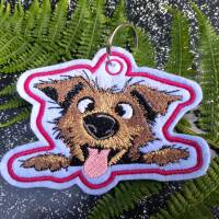 Hund crazy ITH Stickdatei 10x10cm – Lustiger Schlüsselanhänger & Taschenbaumler für Hunde-Fans Bild 3