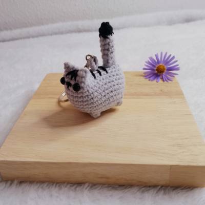 handgemachter Katzen-Schlüsselanhänger - süßer gehäkelter Katzenanhänger in verschiedenen Farben