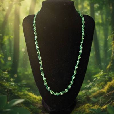 Soul of the Forest – Handgemachte grüne Glasperlen Halskette für Naturenergie & Balance