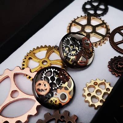 Steampunk Manschettenknöpfe geschwärzt – Handgefertigte Unikate mit Uhrenteilen für Herren