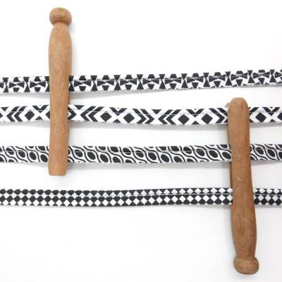 Paspelband mit abstraktem Schwarz-Weiß-Muster –2 Meter