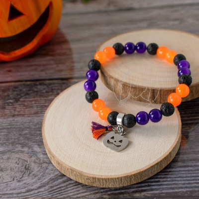 Halloween Armband aus Lava- und Glasperlen mit Kürbisanhänger, handgemacht, dreifarbig
