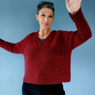 Daydream Sweater Strickanleitung – Nahtloser V-Ausschnitt Pullover von oben, zeitloser Klassiker