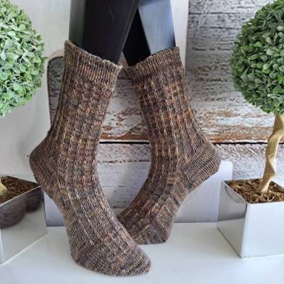 gestrickte Socke Gr.42/43 Strukturmuster Antique Braun