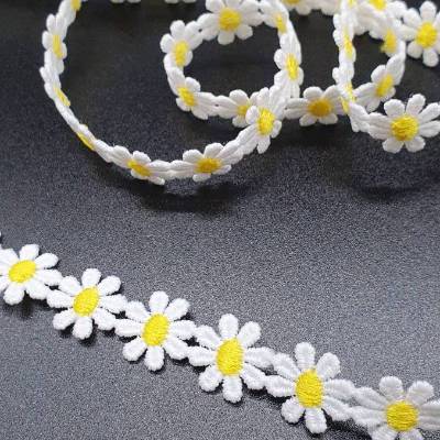 Zarte Ätzspitze „Gänseblümchen“ –  Blümchenborte 15 mm breit, Meterware