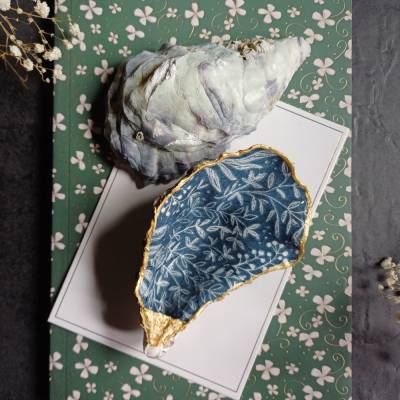 Austerschale • weiße Blumen •