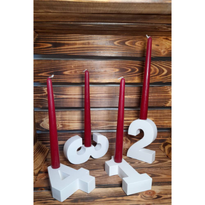 Minimalistischer Adventskranz aus den Zahlen 1 bis 4