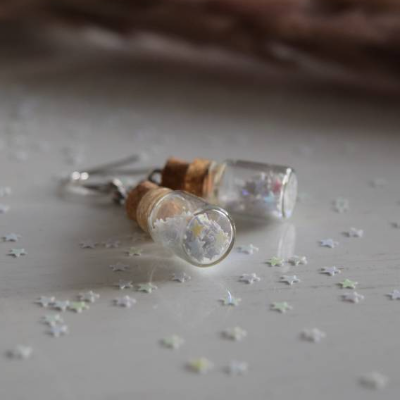 Ohrhänger, kleine Fläschchen gefüllt mit winzigen Sternchen