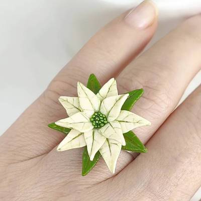 Weihnachtssternring verstellbar aus Polymer Clay und Stahl, Weihnachtsblume weiss grün, Geschenk für Frau