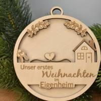 Unser erstes Weihnachten im Eigenheim Christbaumkugel aus Holz in 3D Optik für Bauherren, Andenken an erstes Weihnachten
