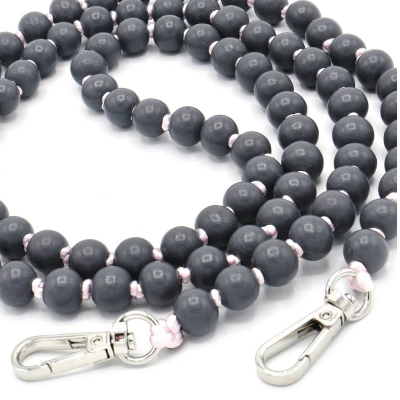 Handykette aus dunkelgrauen Holzperlen mit silbernen Karabinern – Handgemacht und stilvoll