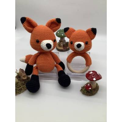 Handgemachtes Fuchs-Set – Amigurumi Kuscheltier + Holz-Greifring