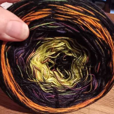 Farbverlaufswolle „Halloween“ – 1000 m, 4-fädig, Baumwolle/Acryl, für Tücher & Schals