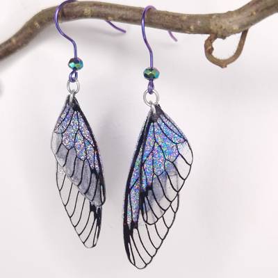 Glitzernde Feenflügel-Ohrringe mit hypoallergenen Niob-Ohrhaken - flieder - handgemacht