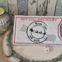 North Pole Poststempel Stickdatei 12-14x18cm – Magische Weihnachts-Stickvorlage mit Rentierschlitten Bild 10