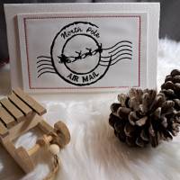 North Pole Poststempel Stickdatei 12-14x18cm – Magische Weihnachts-Stickvorlage mit Rentierschlitten Bild 6