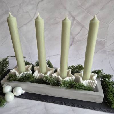 Kerzenteller Advent Kerzenständer in Sternform mit vier Stabkerzen mit Tannenzweigen