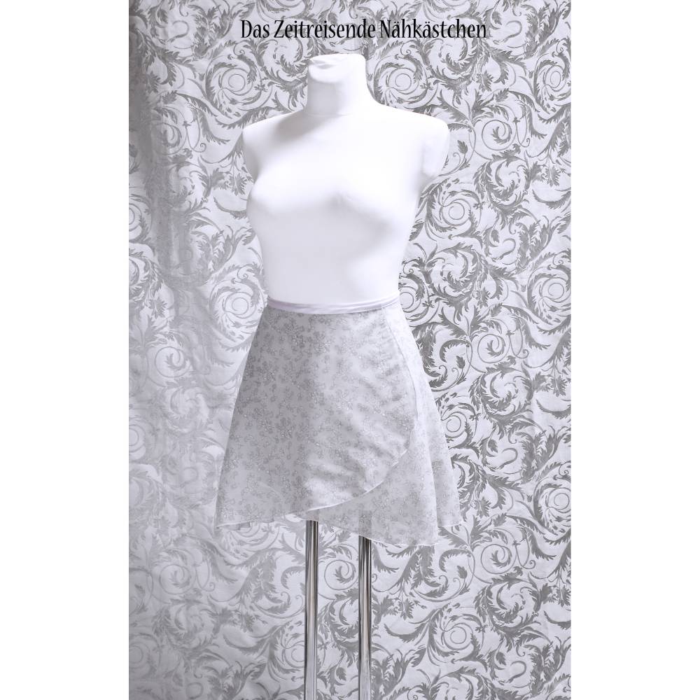 Wickelrock Chiffon Ballettrock mit süßem Blümchenmuster grau weiß – leichter, fließenderTanzrock, handgefertigt, Bild 1